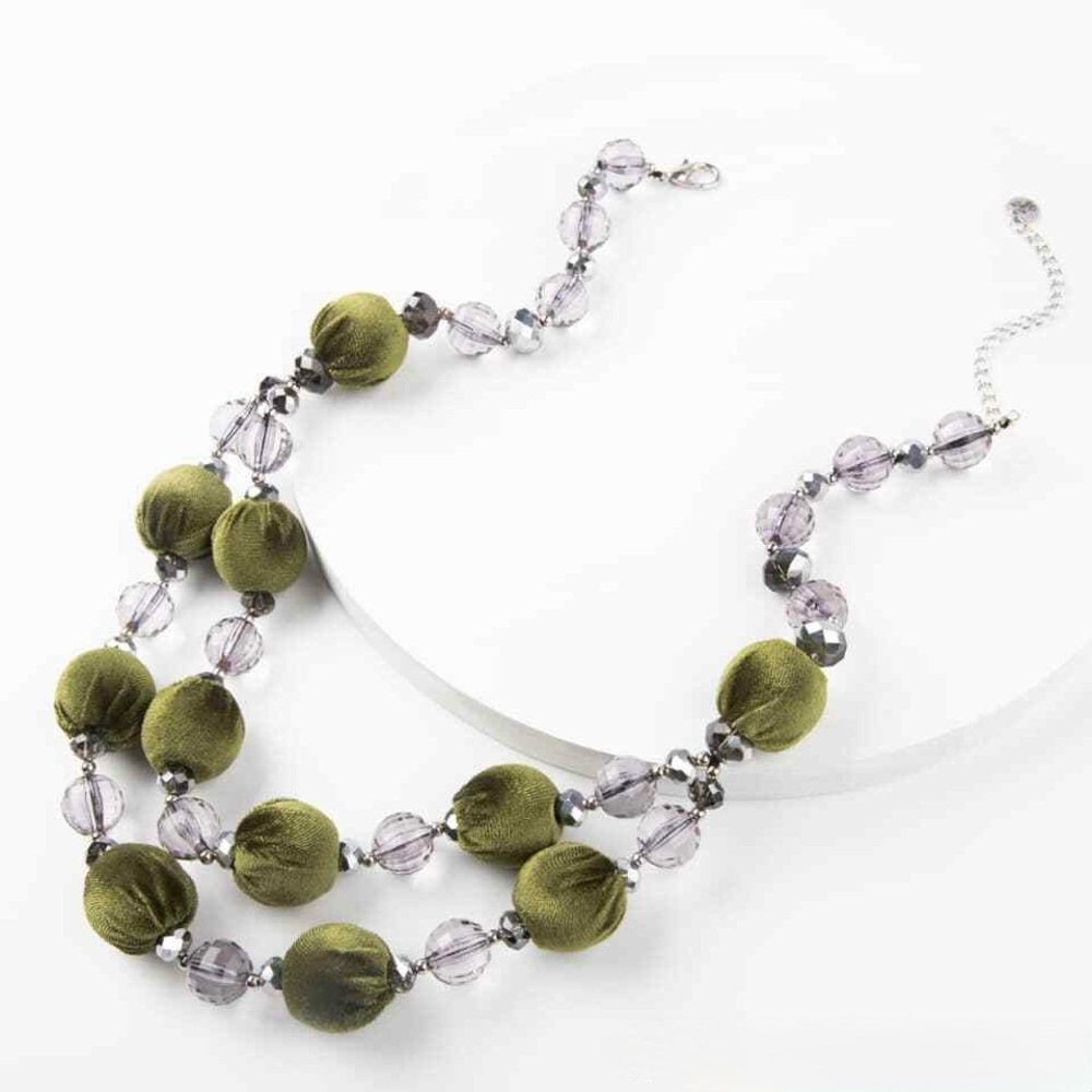 NEW Elegant Green and Silver Beaded Necklace